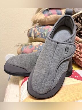 LongBay Gray Fabric Adjustable Slippers Size 10